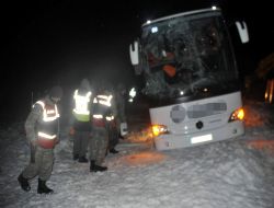 Otobüs şarampole yuvarlandı